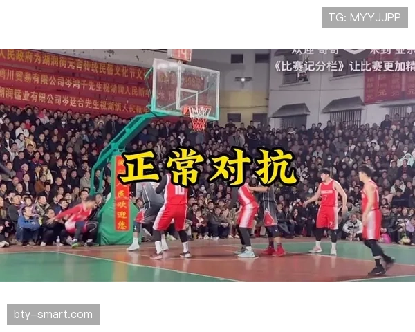 篮球比赛中“进攻犯规”的具体判定标准是什么？